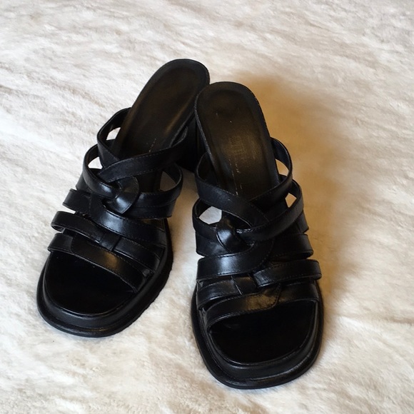 Vintage black platform sandal. - Picture 2 of 6